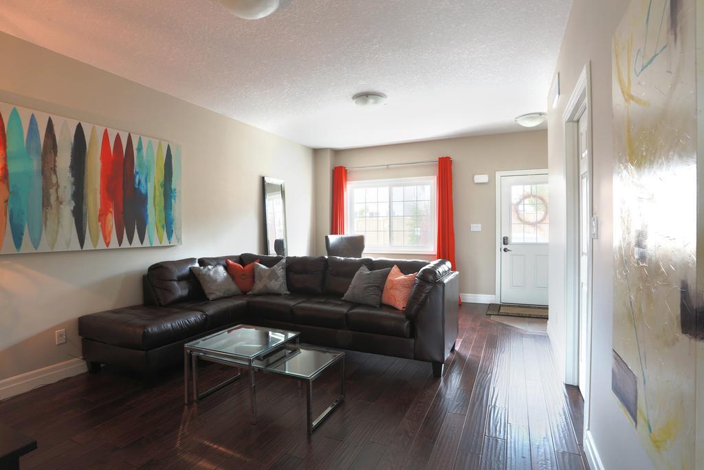 Boardwalk Homes - Executive Guest Rooms & Townhomes Kitchener Δωμάτιο φωτογραφία